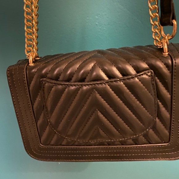 SALE!🎉Excellent Condition Black Chevron Vegan Purse - Picture 3 of 5